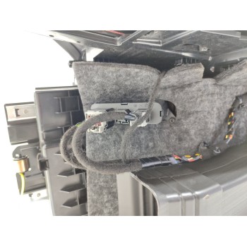 Recambio de consola central para maserati levante diesel referencia OEM IAM 670048827  