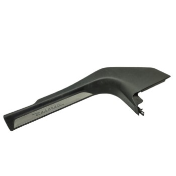 Recambio de guarnecido puerta delantera derecha para maserati levante diesel referencia OEM IAM 670040373  