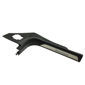 Recambio de guarnecido puerta delantera izquierda para maserati levante diesel referencia OEM IAM 670040374  