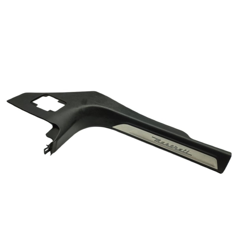 Recambio de guarnecido puerta delantera izquierda para maserati levante diesel referencia OEM IAM 670040374  