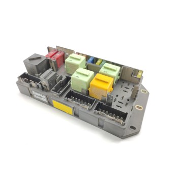 CAJA RELES / FUSIBLES YQE000350 