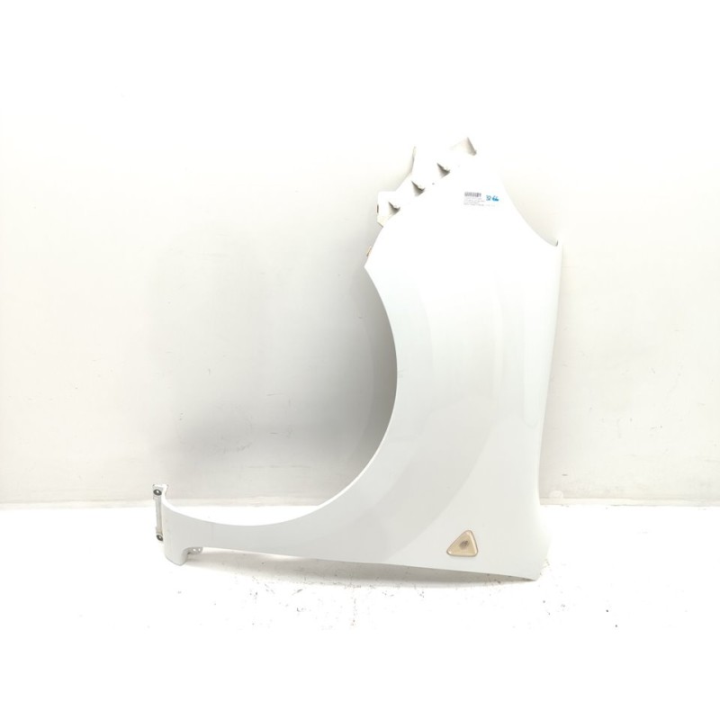 Recambio de aleta delantera izquierda para renault kangoo profesional referencia OEM IAM 7701478211  