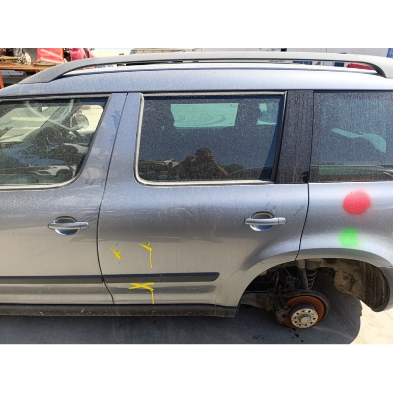 Recambio de puerta trasera izquierda para skoda yeti active referencia OEM IAM 5L0833055  