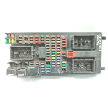 Recambio de caja reles / fusibles para land rover discovery v6 td hse referencia OEM IAM YQE500300  