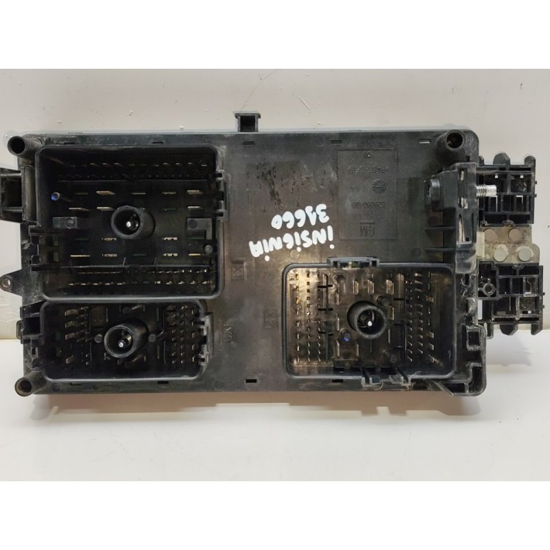 Recambio de caja reles / fusibles para opel insignia berlina cosmo referencia OEM IAM 13255300  