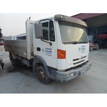 nissan atleon del año 2000