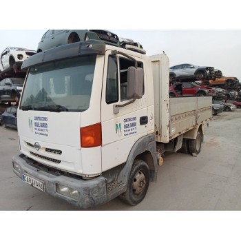 nissan atleon del año 2000