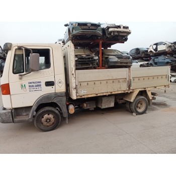 nissan atleon del año 2000