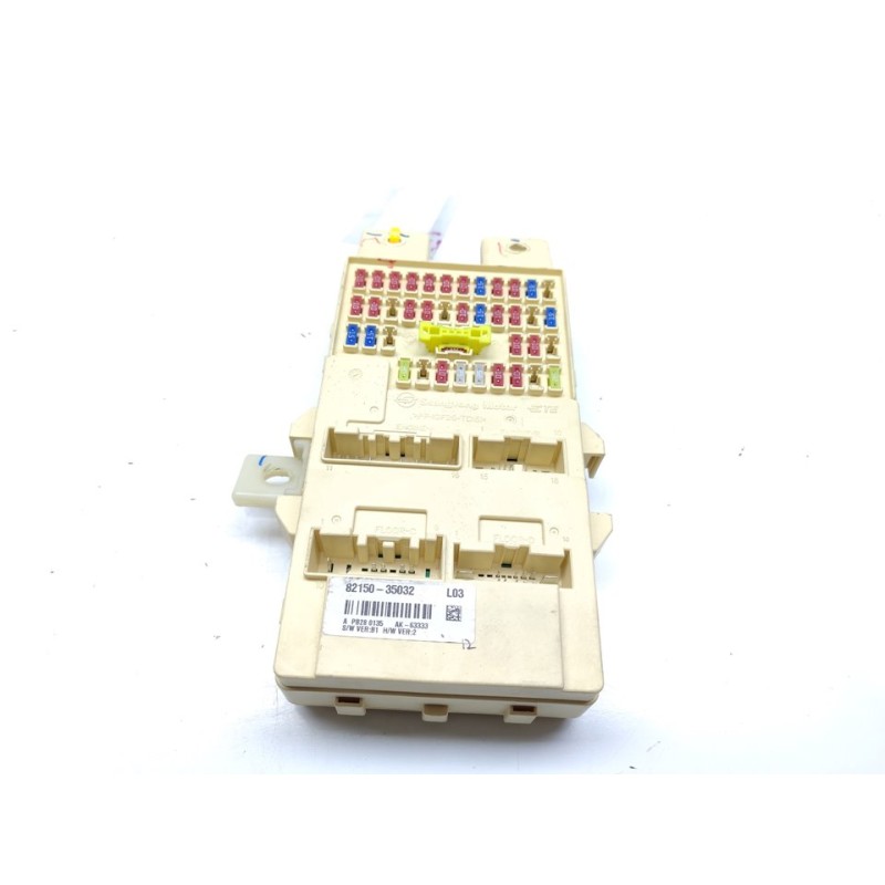 Recambio de caja reles / fusibles para ssangyong xlv crystal 4x2 referencia OEM IAM 8215035032  