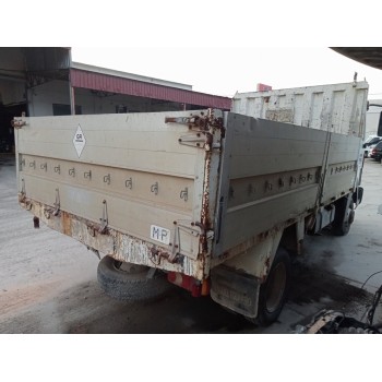 nissan atleon del año 2000