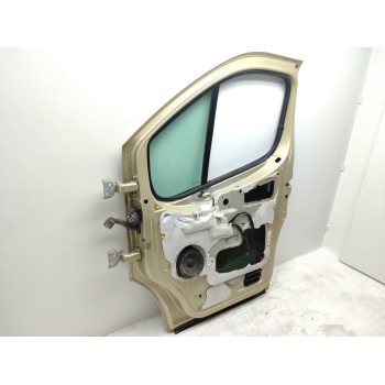 Recambio de puerta delantera derecha para opel vivaro combi 2.7t corto referencia OEM IAM 7751472215  