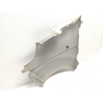 Recambio de aleta delantera derecha para opel vivaro combi 2.7t corto referencia OEM IAM 7782524467  