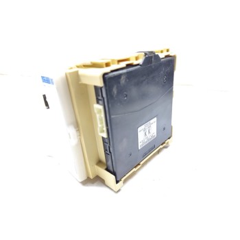 Recambio de caja reles / fusibles para toyota auris hybrid business referencia OEM IAM 8273012X80A  