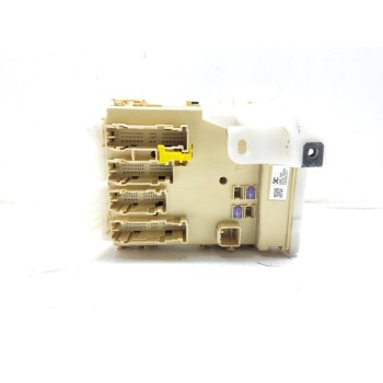 Recambio de caja reles / fusibles para toyota auris hybrid business referencia OEM IAM 8273012X80A  