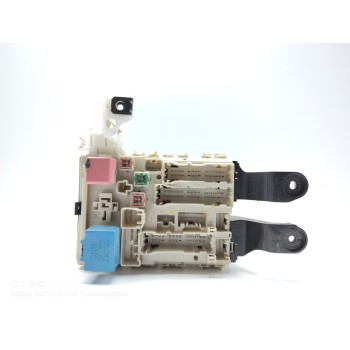 Recambio de caja reles / fusibles para toyota avensis (t27) active referencia OEM IAM 8273005170C  