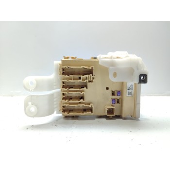 Recambio de caja reles / fusibles para toyota auris hybrid active referencia OEM IAM 8273012X81  