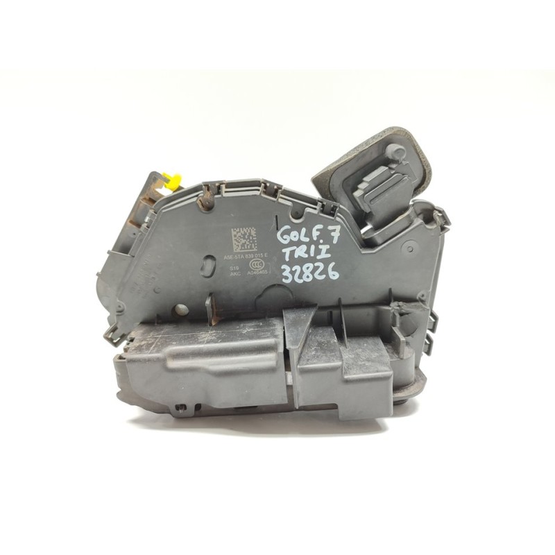 Recambio de cerradura puerta trasera izquierda para volkswagen golf vii lim. business bluemotion tech. referencia OEM IAM 5TA839