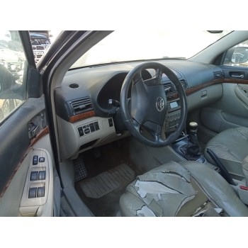 toyota avensis berlina (t25) del año 2008