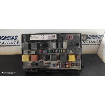 Recambio de caja reles / fusibles para opel astra gtc cosmo referencia OEM IAM 13205783  