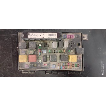 Recambio de caja reles / fusibles para opel astra gtc cosmo referencia OEM IAM 13205783  
