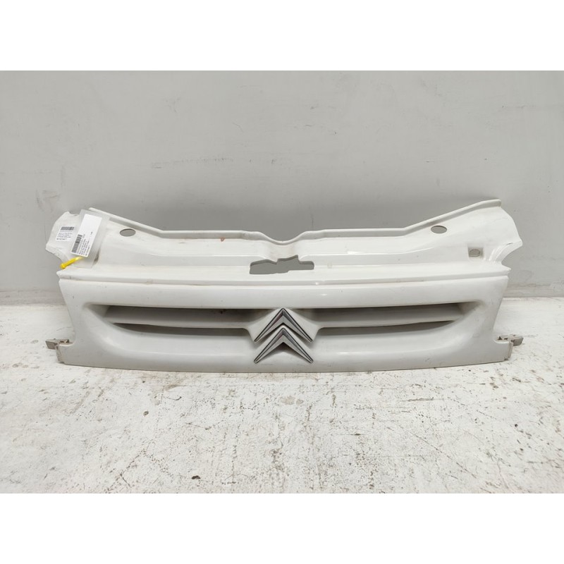 Recambio de rejilla delantera para citroën berlingo 1.1 referencia OEM IAM 9618254877  