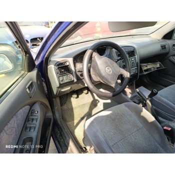 toyota avensis berlina (t 22) del año 2000