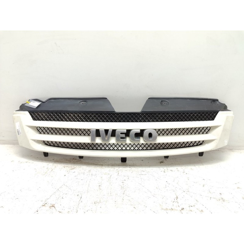 Recambio de rejilla delantera para iveco daily caja cerrada (2006 =>) referencia OEM IAM 3802801  