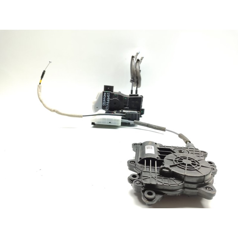 Recambio de cerradura puerta trasera derecha para hyundai genesis basis referencia OEM IAM 81420B1010  