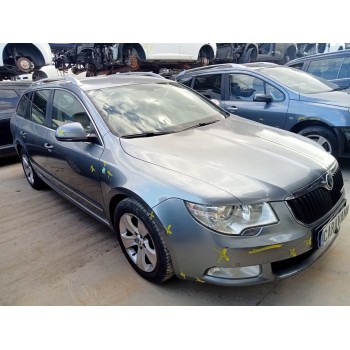 skoda superb combi (3t5) del año 2011