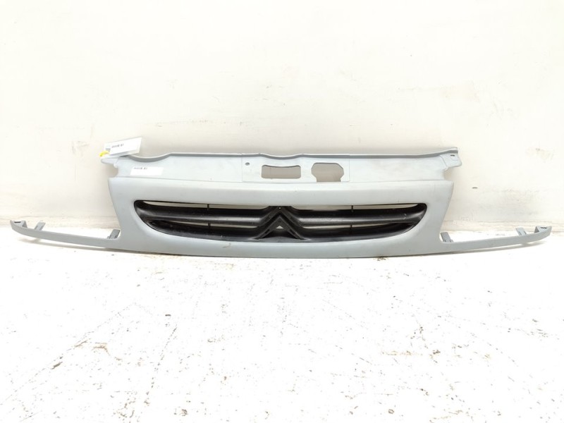 Recambio de rejilla delantera para citroën saxo referencia OEM IAM 9628654777  