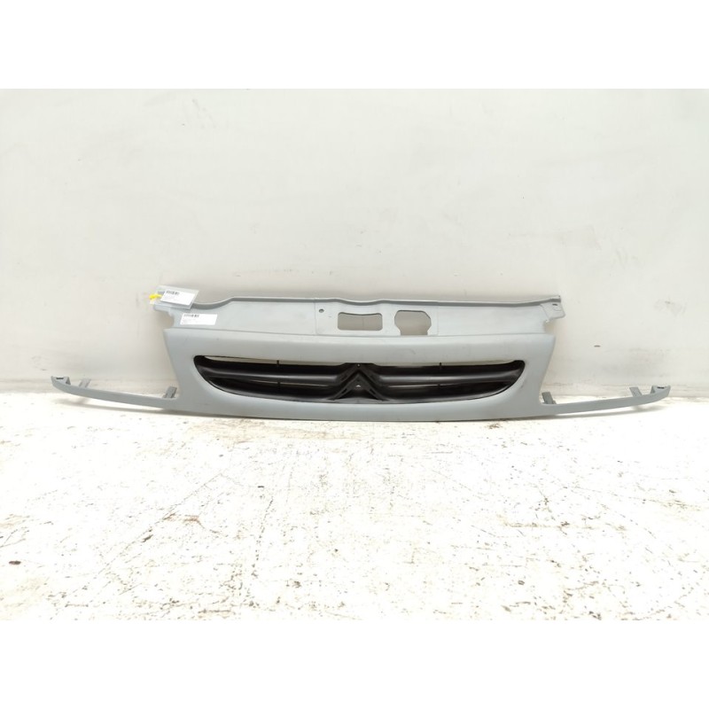 Recambio de rejilla delantera para citroën saxo referencia OEM IAM 9628654777  