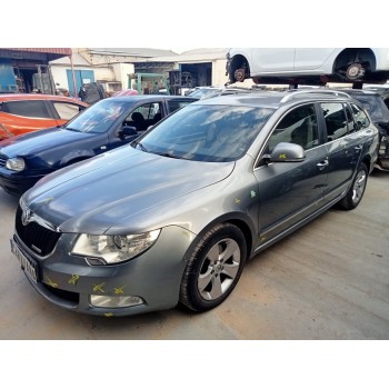 skoda superb combi (3t5) del año 2011