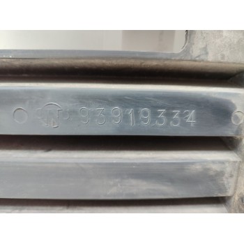 Recambio de rejilla delantera para iveco daily caja abierta / volquete referencia OEM IAM 93919334  