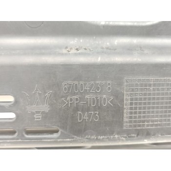 Recambio de moldura para maserati levante diesel referencia OEM IAM 670042318  
