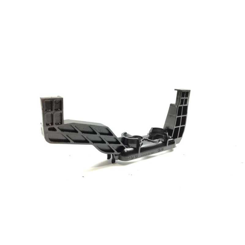 Recambio de soporte radiador para maserati levante diesel referencia OEM IAM 673002765  