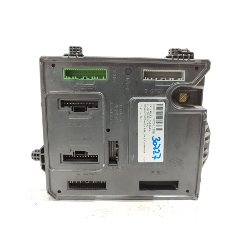 Recambio de caja reles / fusibles para renault megane iii berlina 5 p dynamique referencia OEM IAM 284B17882R  