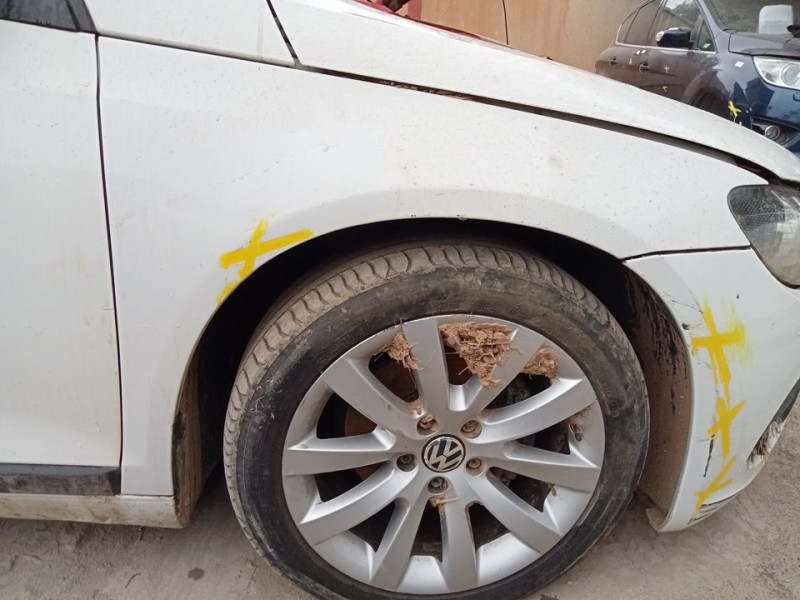 Recambio de aleta delantera derecha para volkswagen scirocco (137) 2.0 tdi (103kw) referencia OEM IAM 1K8821106B  