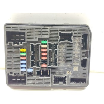 Recambio de caja reles / fusibles para renault trafic furgón l1h1 3,0t referencia OEM IAM 284B77542R  