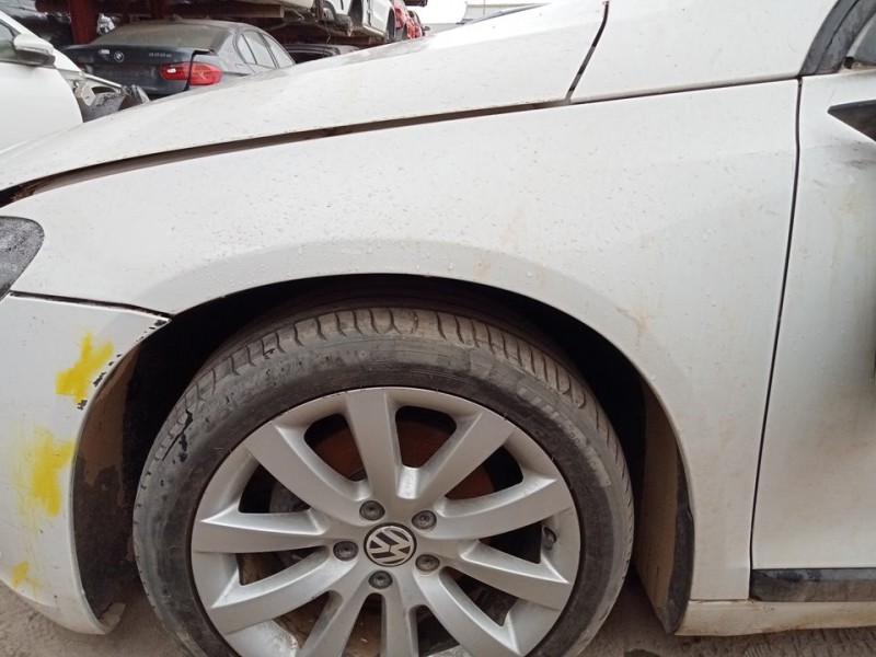 Recambio de aleta delantera izquierda para volkswagen scirocco (137) 2.0 tdi (103kw) referencia OEM IAM 1K8821105B  