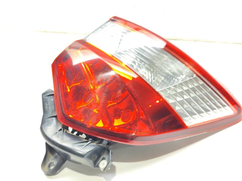 Recambio de piloto trasero derecho para toyota yaris active referencia OEM IAM 815500DB70  