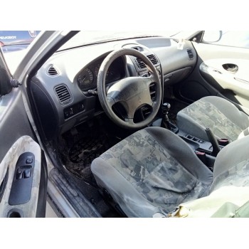 mitsubishi carisma berlina 4 (da0) del año 1998