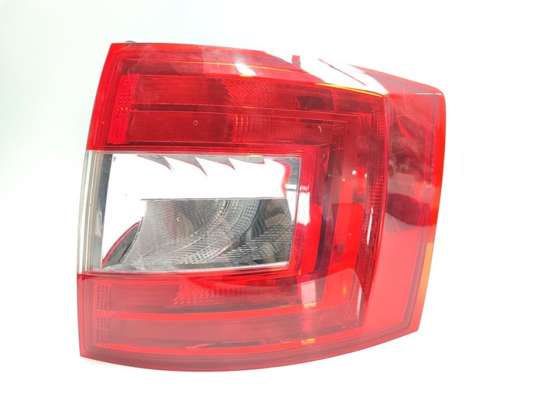 Recambio de piloto trasero derecho para skoda octavia combi (5e5) active referencia OEM IAM 5E9945096  