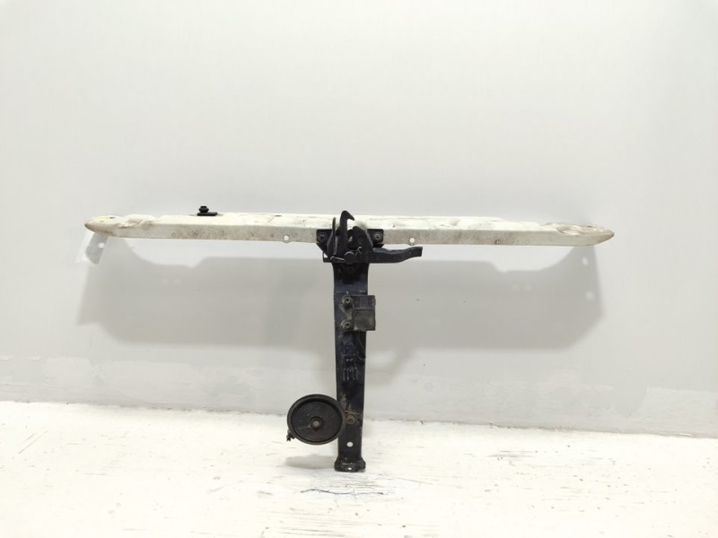 Recambio de travesaño superior para ssangyong rodius xdi referencia OEM IAM 5713021500  