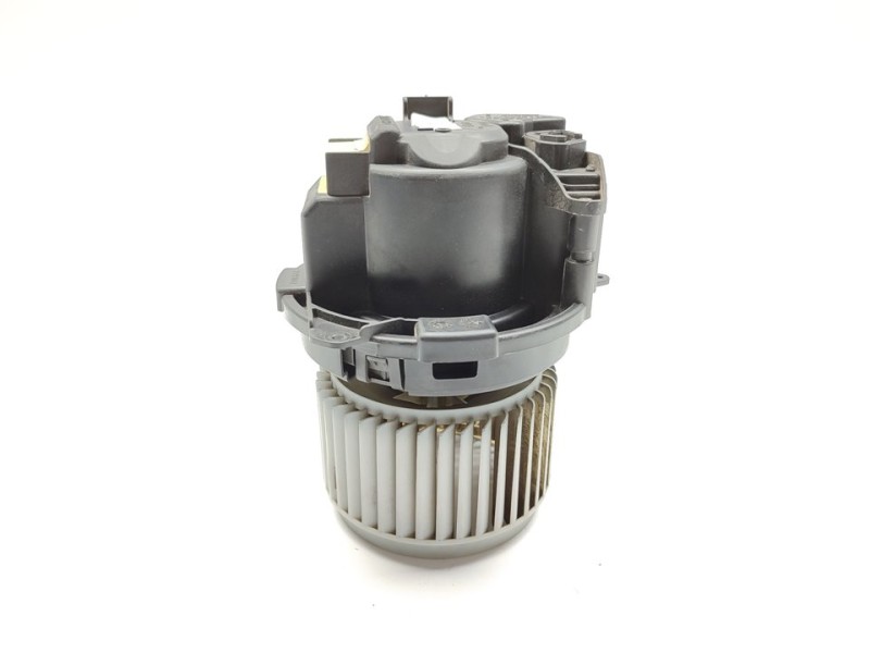 Recambio de ventilador calefaccion para renault captur ii intens referencia OEM IAM 272109827R  