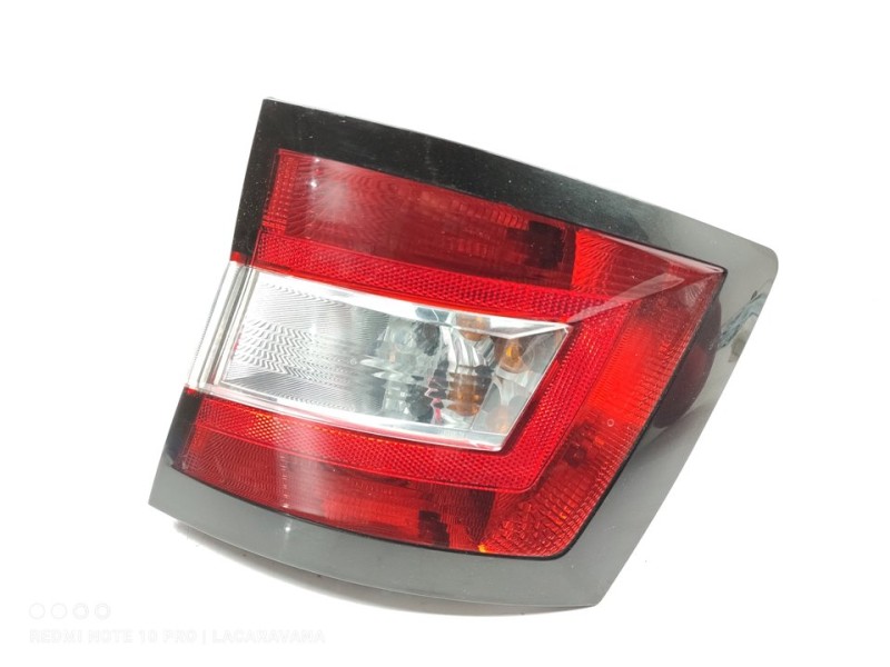 Recambio de piloto trasero derecho para skoda fabia combi active referencia OEM IAM 6V9945096  