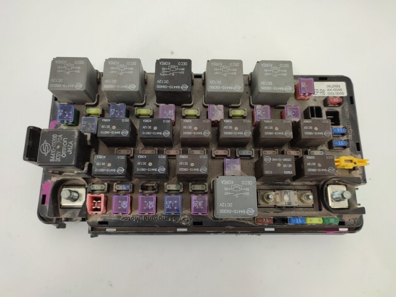 Recambio de caja reles / fusibles para ssangyong kyron 200 xdi limited referencia OEM IAM 06J26N  