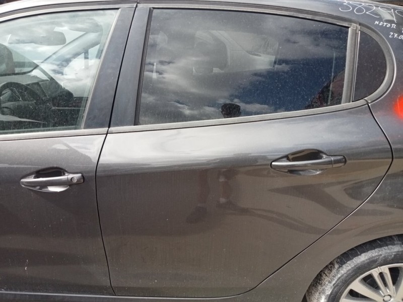 Recambio de puerta trasera izquierda para peugeot 208 signature referencia OEM IAM 9671907580  