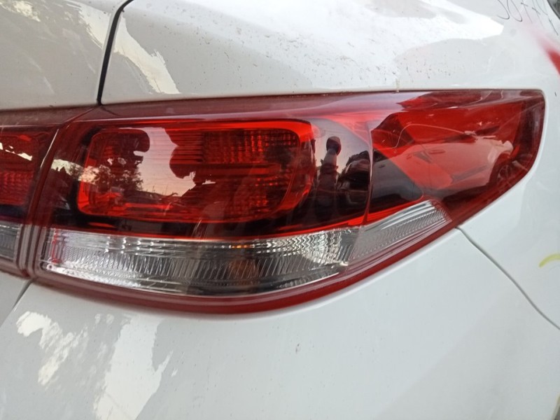 Recambio de piloto trasero derecho para kia optima drive referencia OEM IAM 92402D4000  