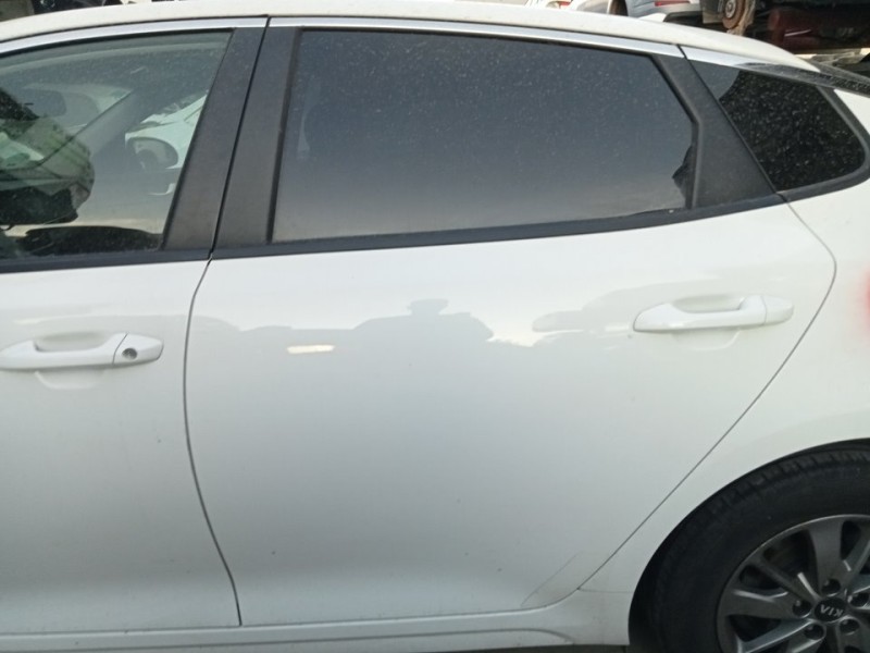 Recambio de puerta trasera izquierda para kia optima drive referencia OEM IAM 77003D4000  