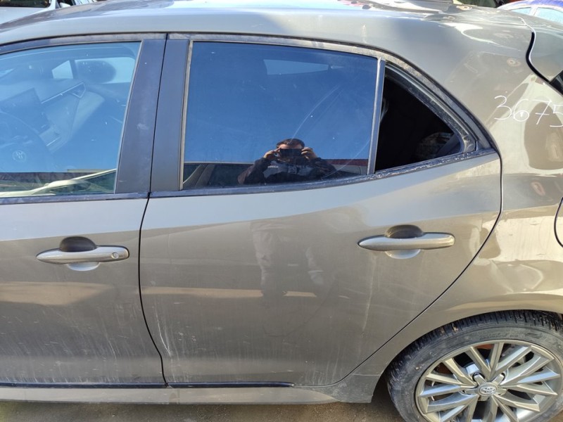 Recambio de puerta trasera izquierda para toyota corolla (e21) hybrid advance referencia OEM IAM 6700402540  